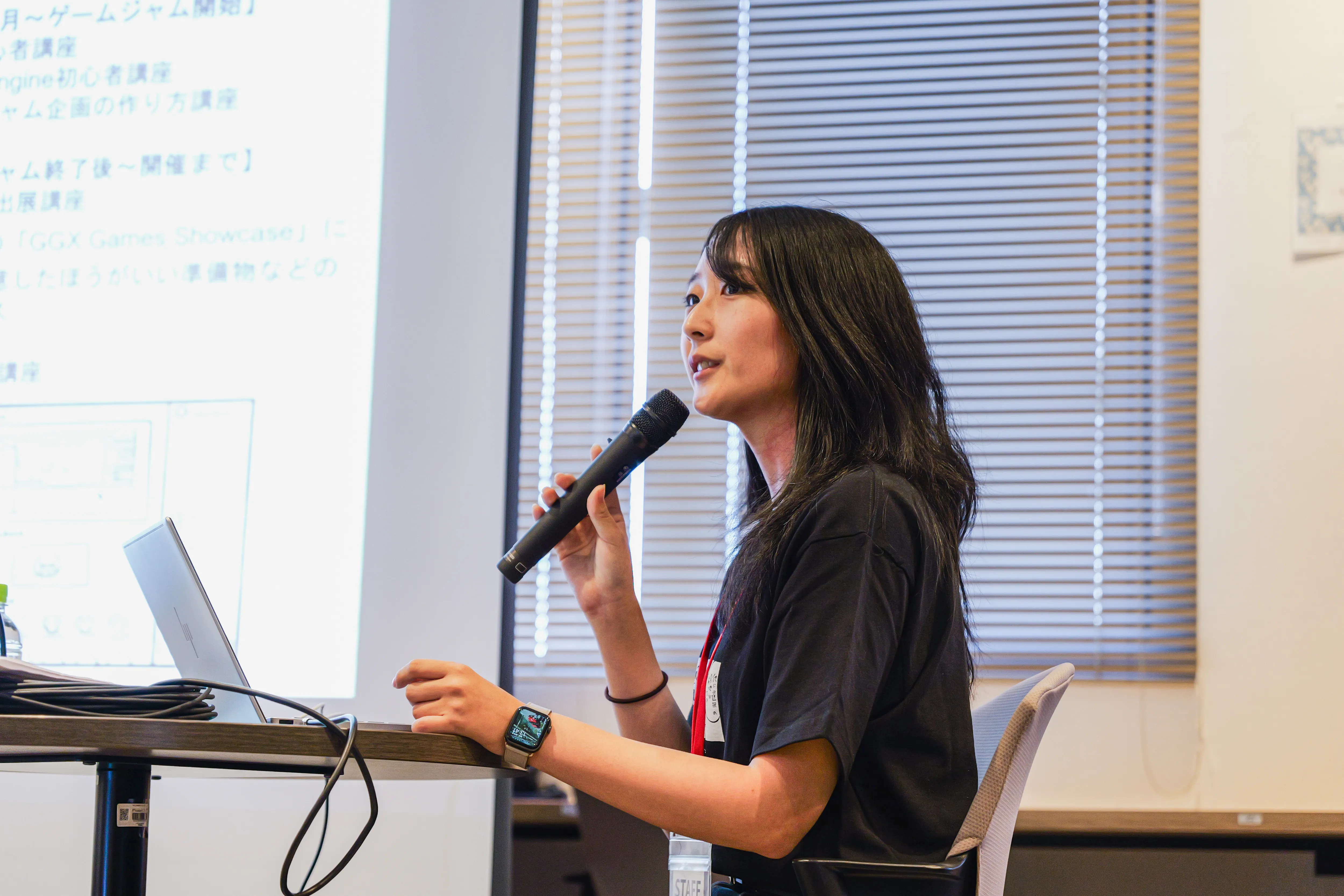 の動きについて説明風景